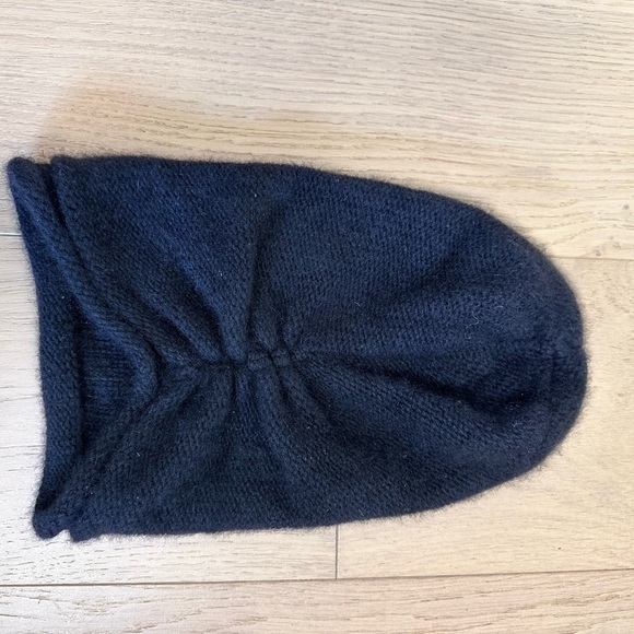 Portolano black 100% cashmere warm soft fuzzy beanie hat